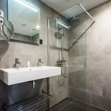 Vibrant 2br Zeeburgerpad